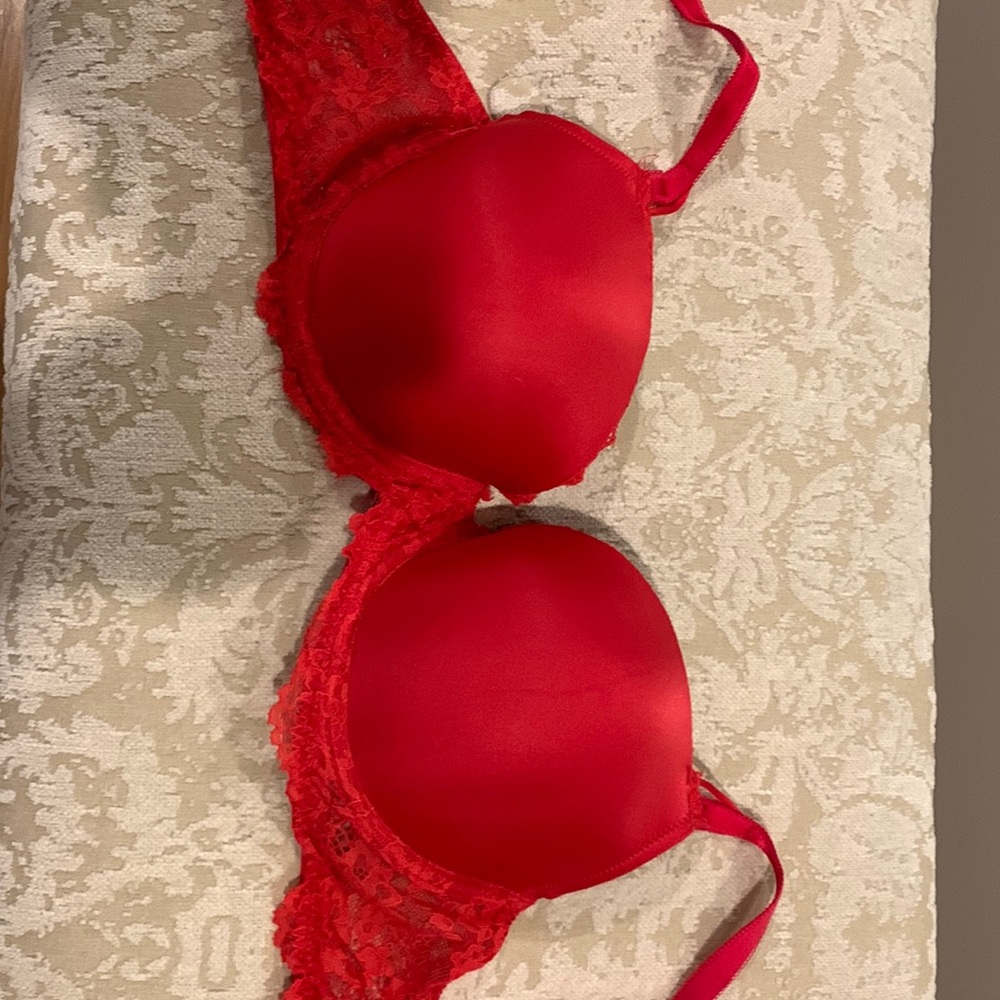 Victoria’s Secret bra size 36D